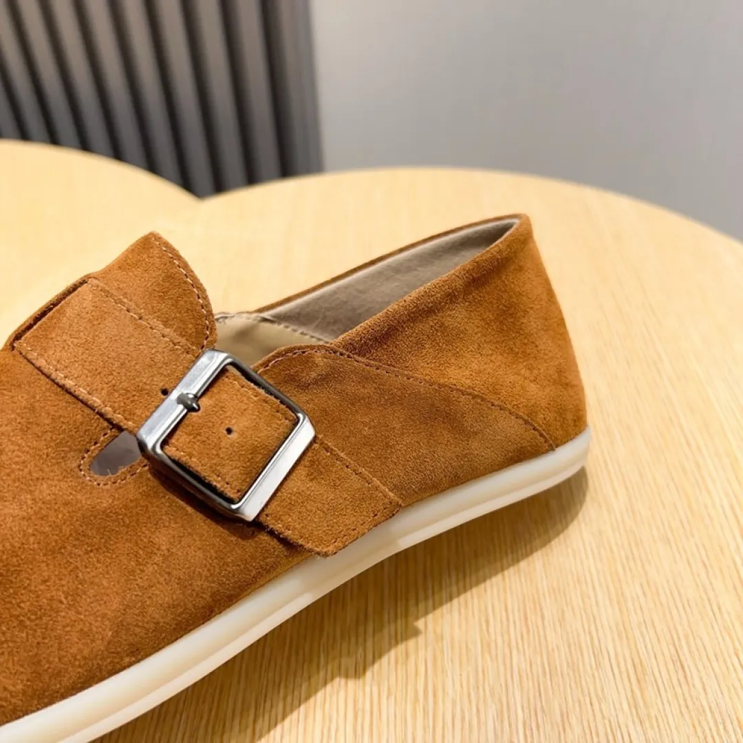 Factory price 420💰[loro piana] 2025 new moccasins, popular casual sneakers for street men. The shoes are made of first-layer suede leather uppers with rubber soles. They are classic. The complex craftsmanship and meticulous structure make the shoes light and soft, allowing you to walk comfortably and freely. Perfect for summer wear. Yardage: 38-45.